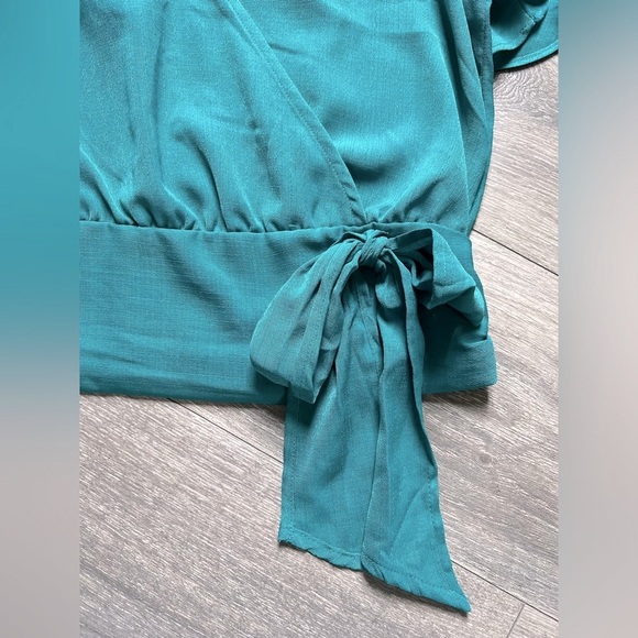 OLM flutter sleeve faux wrap blouse in teal. Size L - Picture 3 of 8